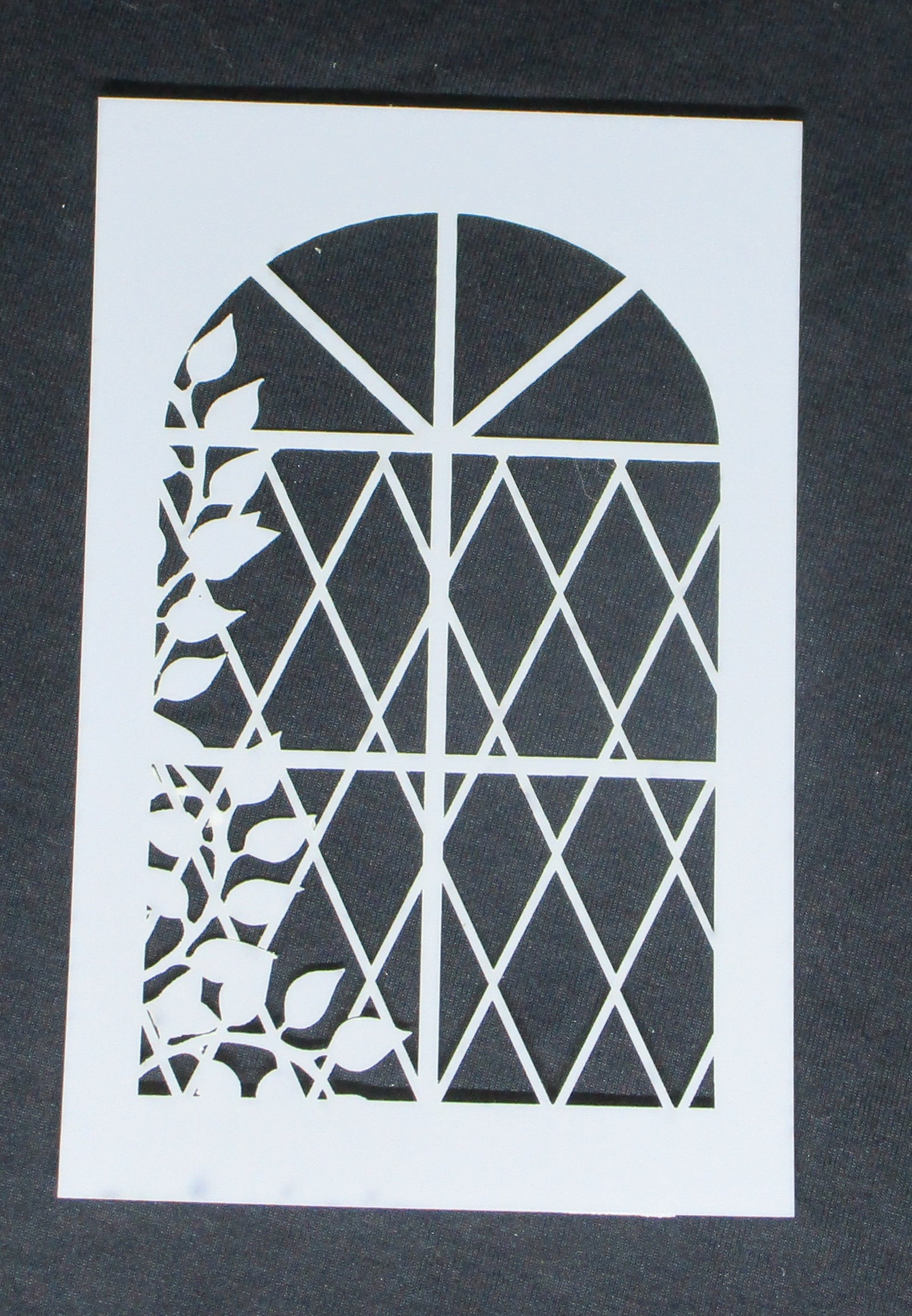 Stencil 6 x 4 Lattice Window and Vine